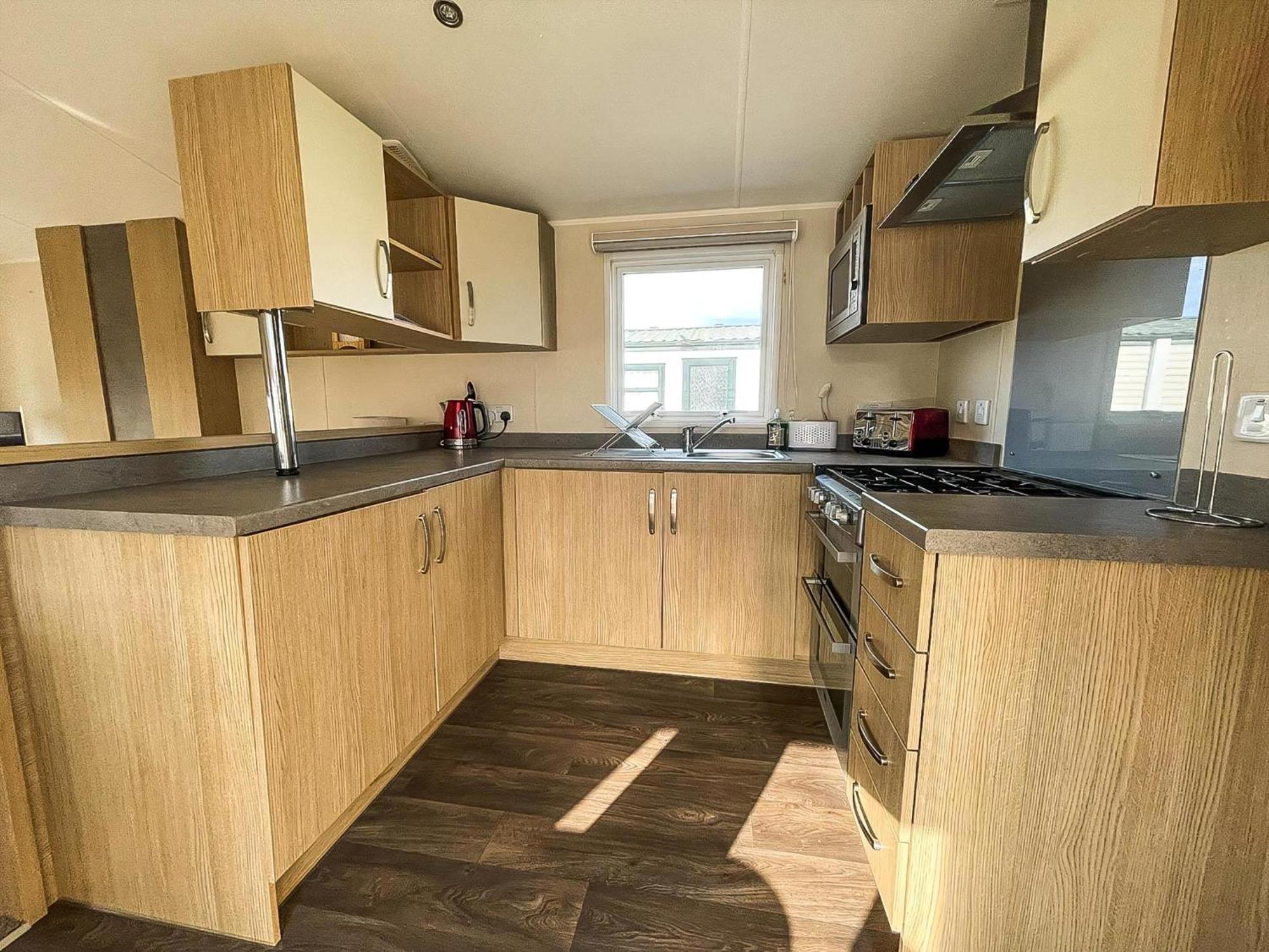 Caravan With Decking And Free Wifi At Seawick Holiday Park Ref 27214Sw Клактон-он-Сі Екстер'єр фото